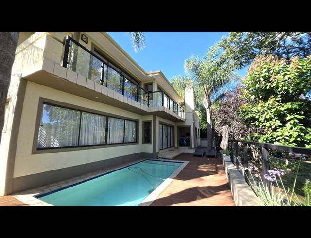 3 BEDROOM HOUSE FOR SALE IN CARIBBEAN BEACH